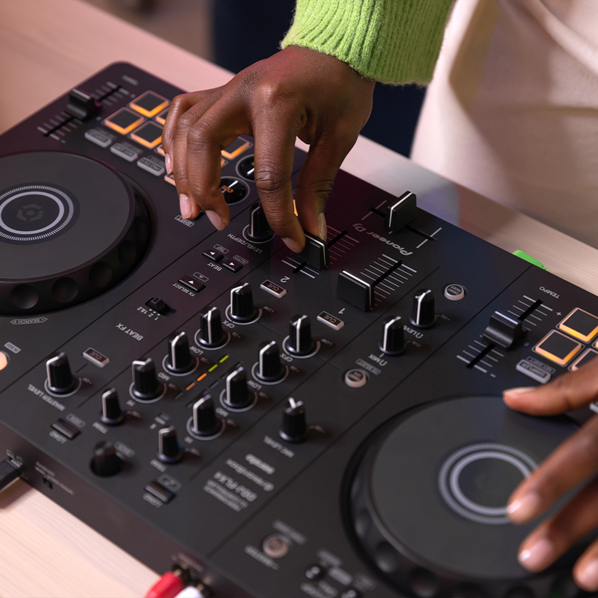 DDJ-FLX4 – AudioTech